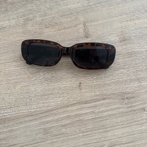 Women’s sunglasses tortoise shell black lens